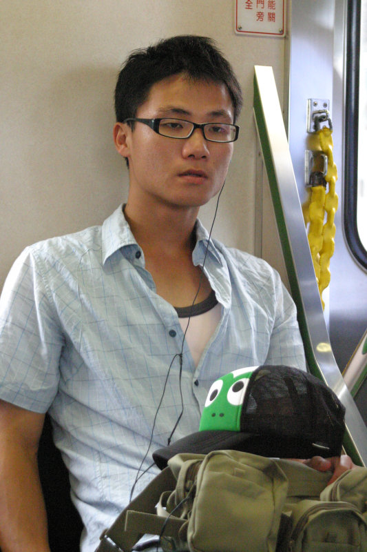 台灣鐵路旅遊攝影電車-區間車旅客特寫2005攝影照片136